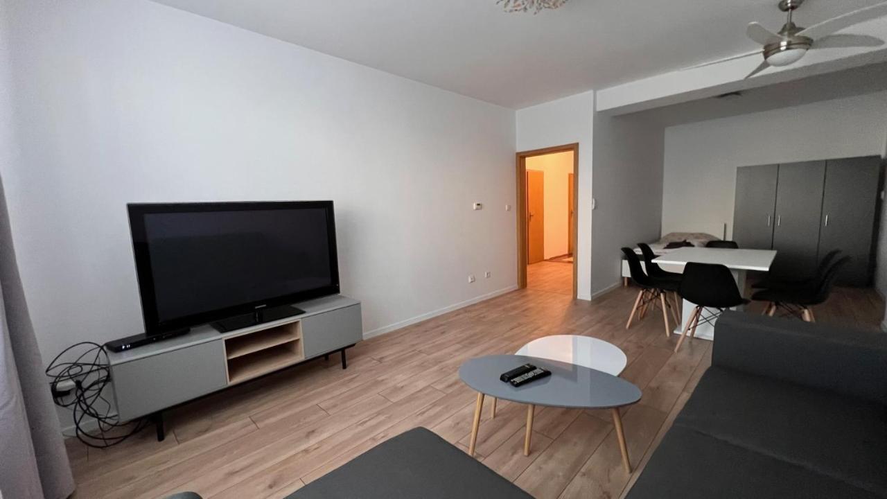 2 Room Apartment, Near Oc Galeria, Petrzalka Bratislava Exteriér fotografie