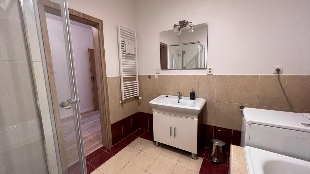 2 Room Apartment, Near Oc Galeria, Petrzalka Bratislava Exteriér fotografie