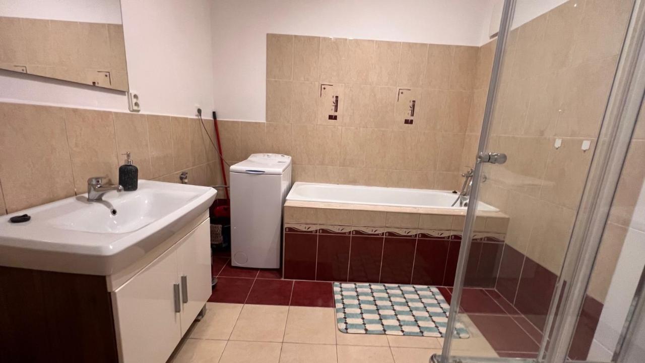 2 Room Apartment, Near Oc Galeria, Petrzalka Bratislava Exteriér fotografie